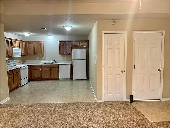 4th image of 505 Jackson St