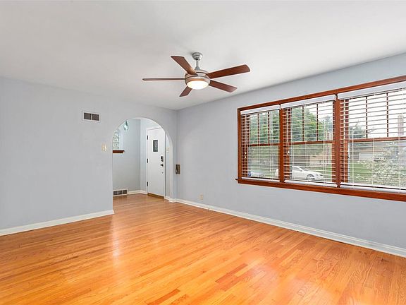 5th image of 4996 Parker Ave