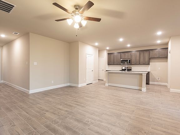 3rd image of 708 Amenduni Ln