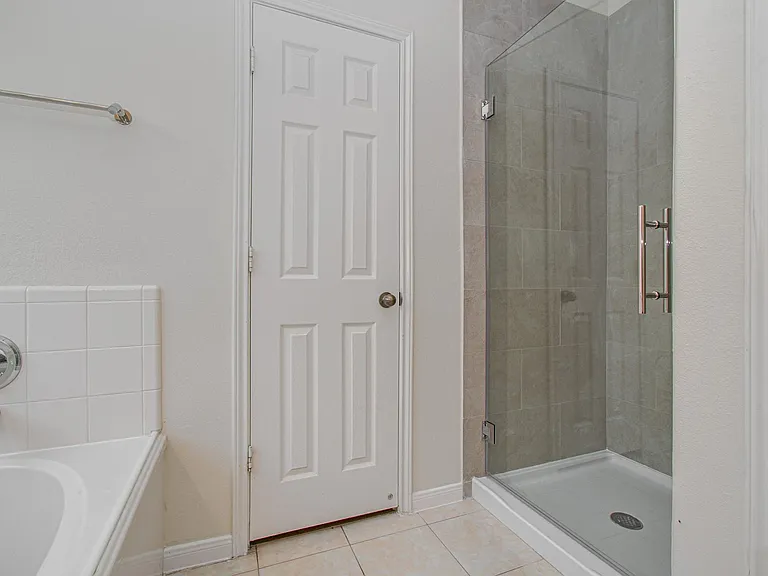 1904 Roaring Springs Ct — Photo 16
