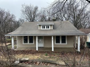 7716 Circle Dr, Saint Louis, MO 63121
