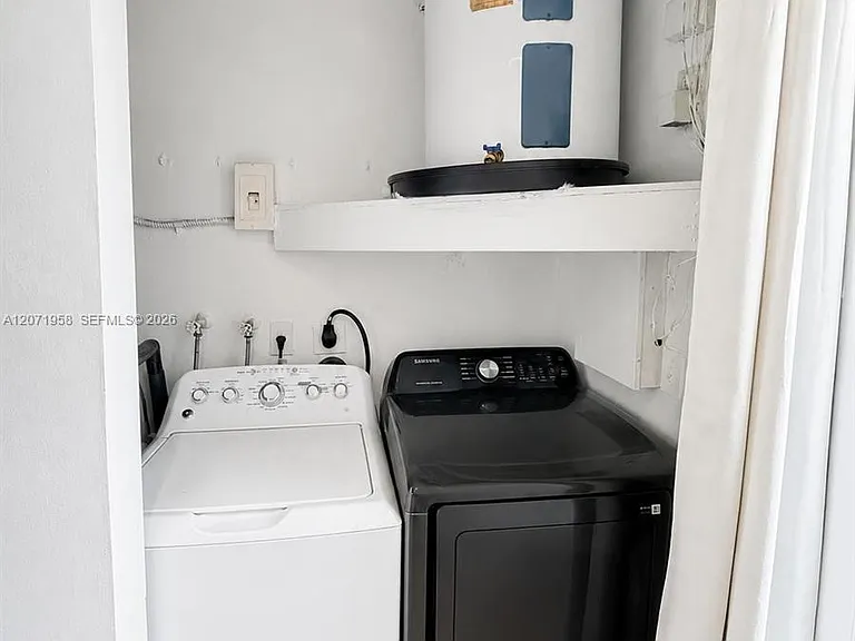 8142 Silver Palm Ct #17 — Photo 20