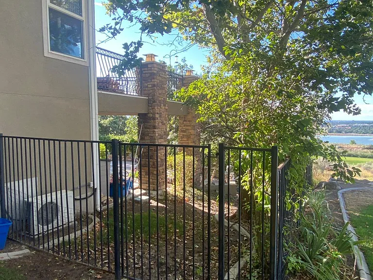 1611 E Timoney Rd — Photo 3