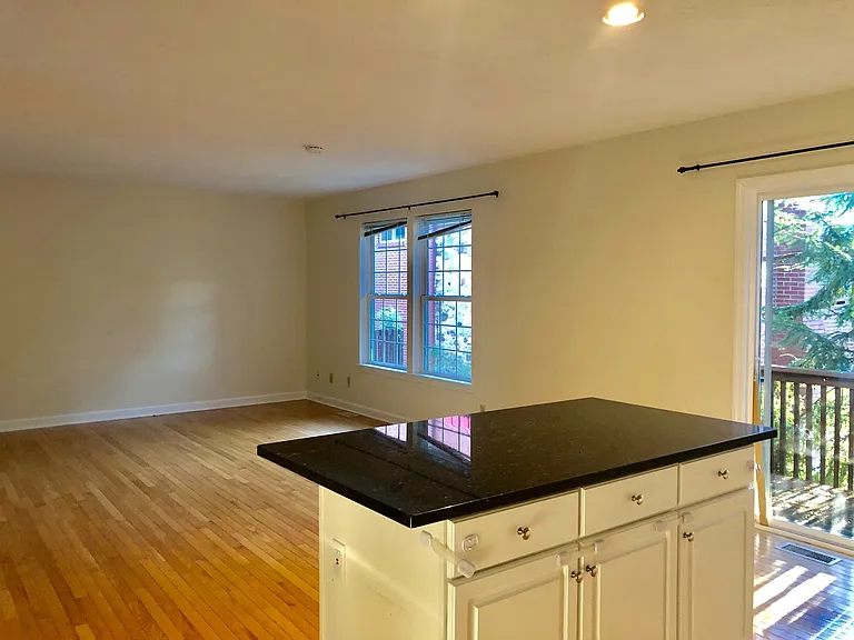 139 Morewood Ave #C — Photo 4