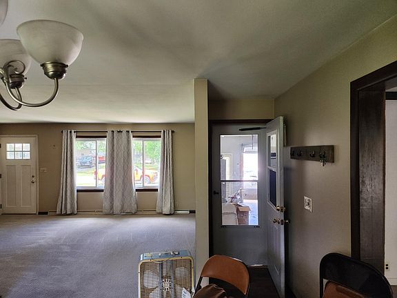 3rd image of 3434 Chippewa Dr