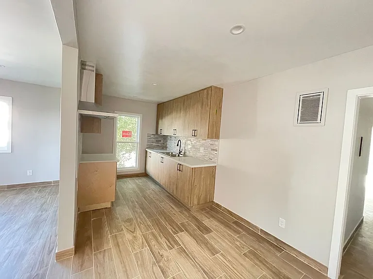 9949 Pinewood Ave — Photo 14