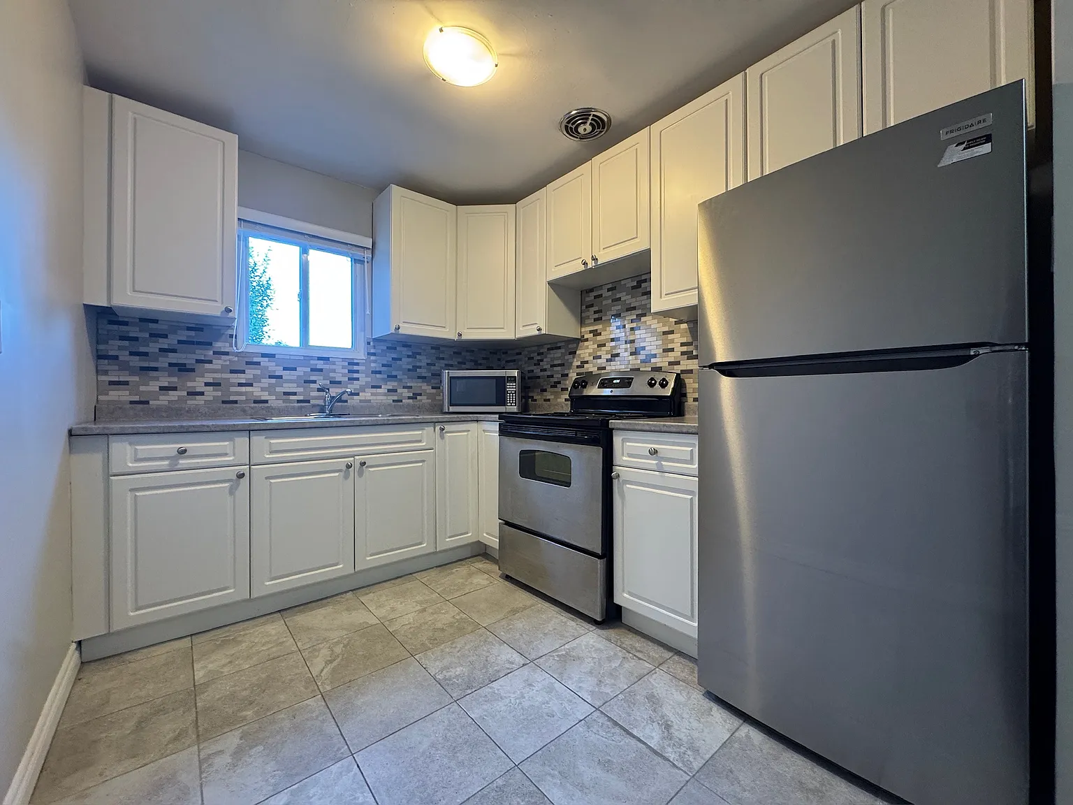 13 Lansdowne Avenue N Sarnia — Photo 4