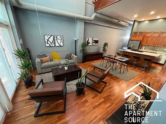 3rd image of 1760 W Wrightwood Ave #115F
