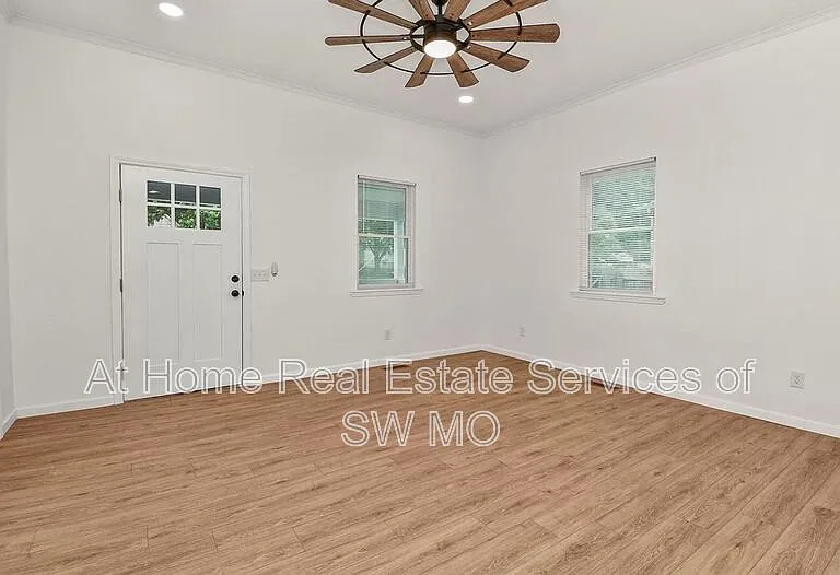 760 S Main Ave — Photo 3