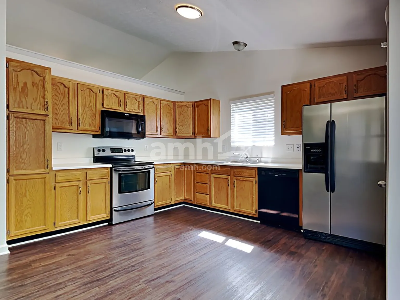 3 bed, 2.5 bath, 1632 sqft, $2,295 — Photo 3