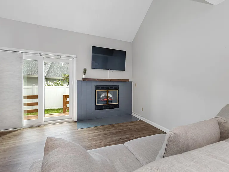203 Lake St #41 — Photo 5