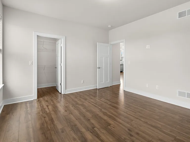 W218N16046 Tiger Lily Dr — Photo 16