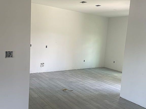 4th image of 887 Wentz St