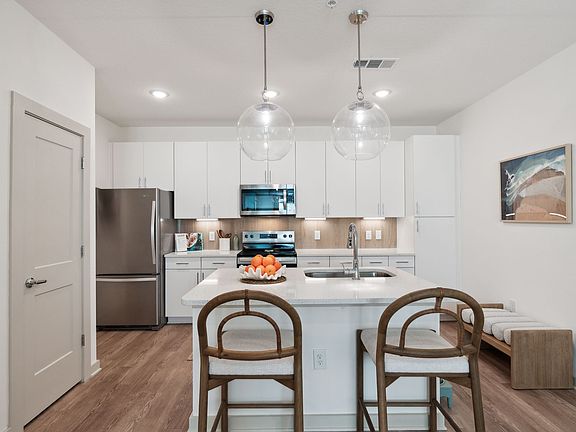 3rd image of 1005 Brentwood Dr #3-302