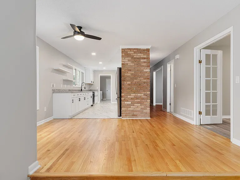 400 Derby Ln #2 — Photo 8