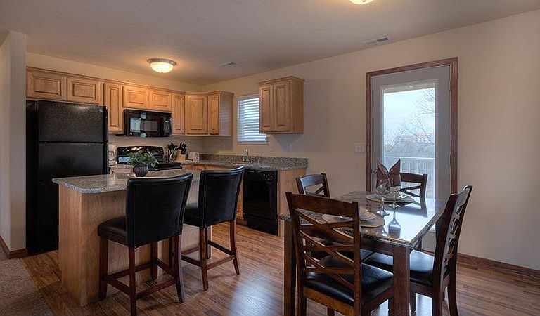 Highland Park Luxury Apartments &amp; Townhomes Apartment