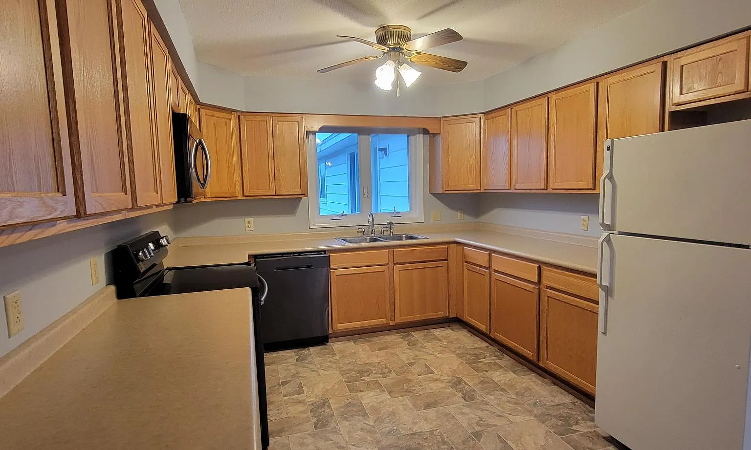 3 bed, 1700 sqft, $1,500 — Photo 3