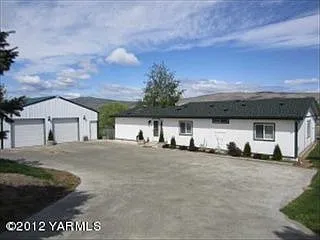 221 Jessica Ln photo 1