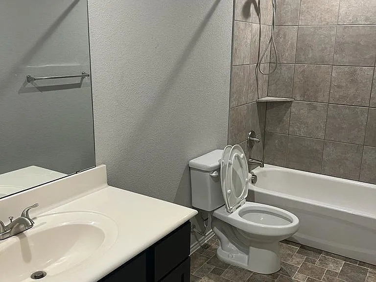 2428 Nolan Creek St — Photo 6