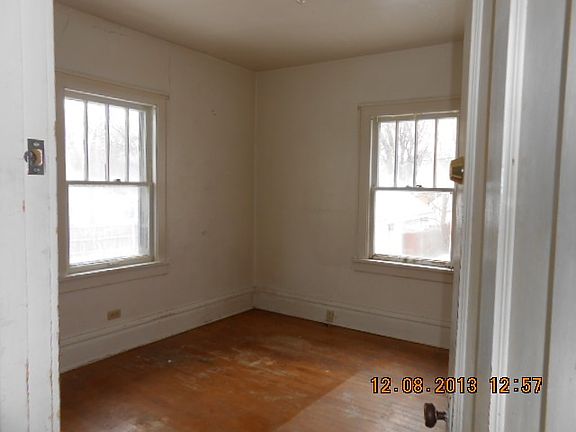 4th image of 319 N Day Ave