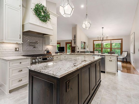 5th image of 4653 Chatham Ct