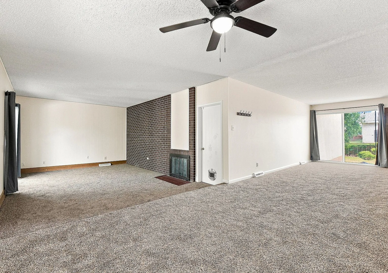 $0 Deposit Option! Walnut Hills Division, New Appliances, Garage, Fireplace, Storage! — Photo 4