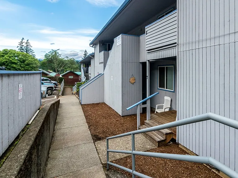 40 SW Wasco St #40 — Photo 6