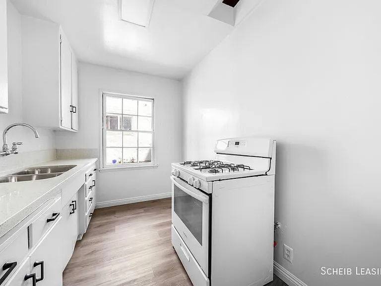 145 S Roxbury Dr #1 — Photo 8