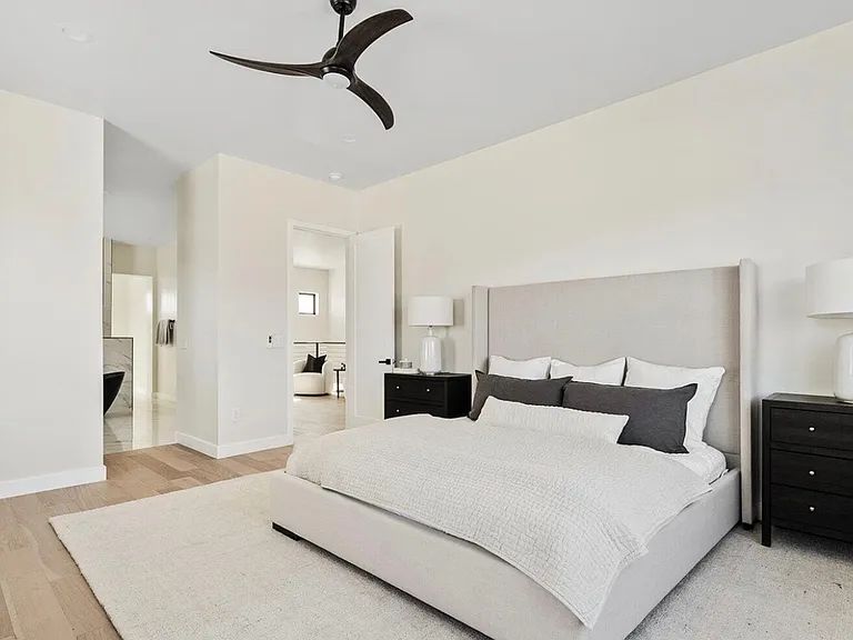 3622 E Clarendon Ave — Photo 15