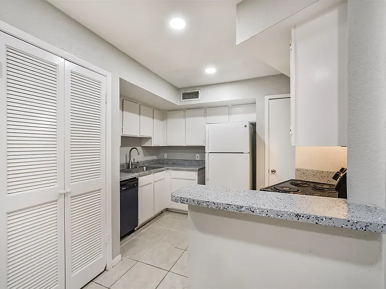 10811 Richmond Ave #65 — Photo 13