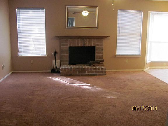 5th image of 15442 Woodhorn Dr