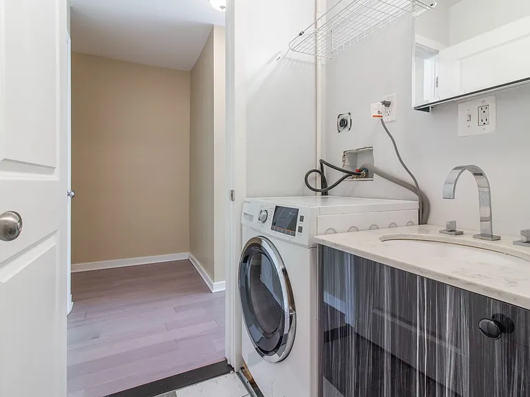 718 N 15th St #44 — Photo 8