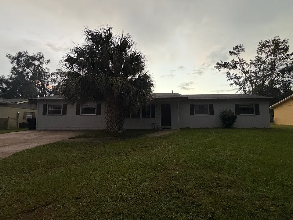 4910 NW 40th St