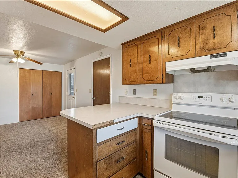 117 N Homedale Ave — Photo 10