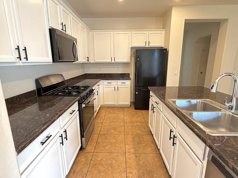 2132 S Martingale Rd — Photo 9