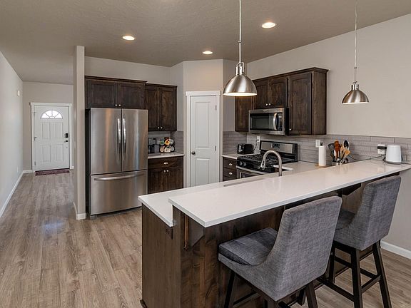 5th image of 3002 NW Alder Pl