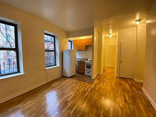 1st image of 220 E 29th St #3B26