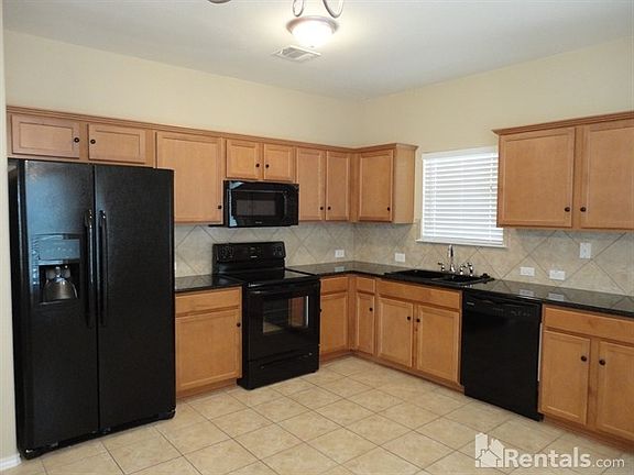 4th image of 1307 Hensley Dr