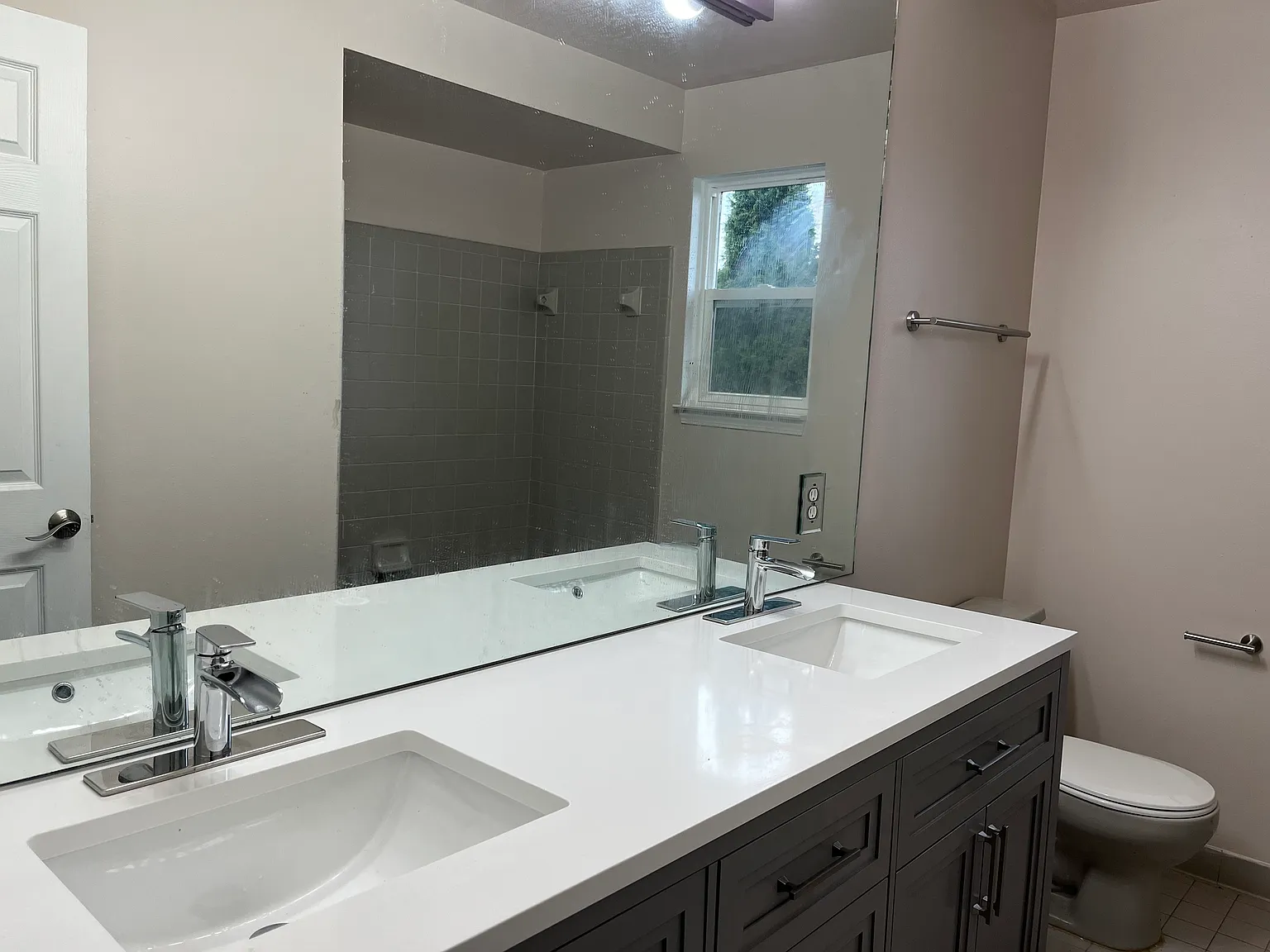 4 bed, 2.5 bath, 2034 sqft, $2,900 — Photo 2