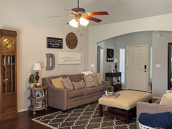 Living room vaulted ceiling 