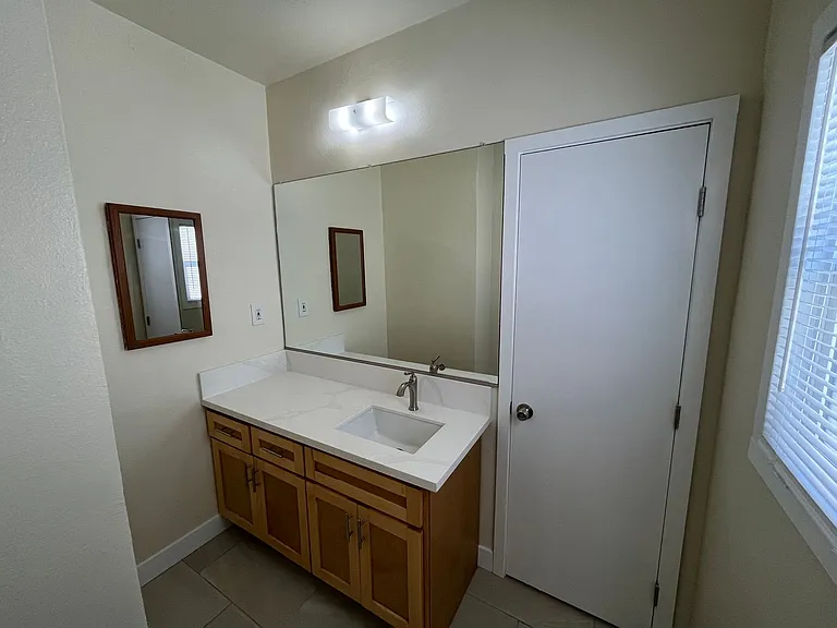 324 W Opp St #9 — Photo 8