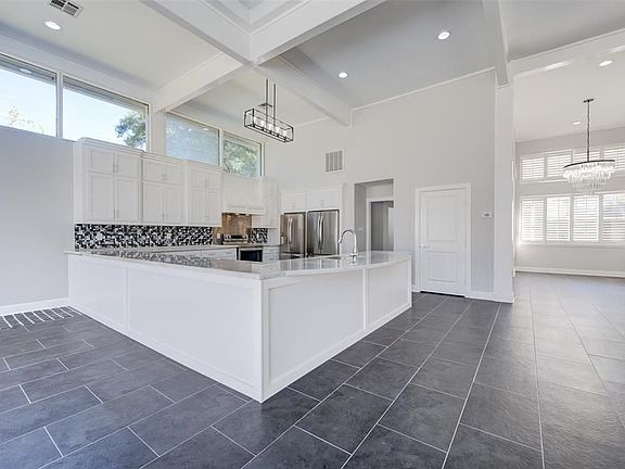 4th image of 5043 Glenmeadow Dr