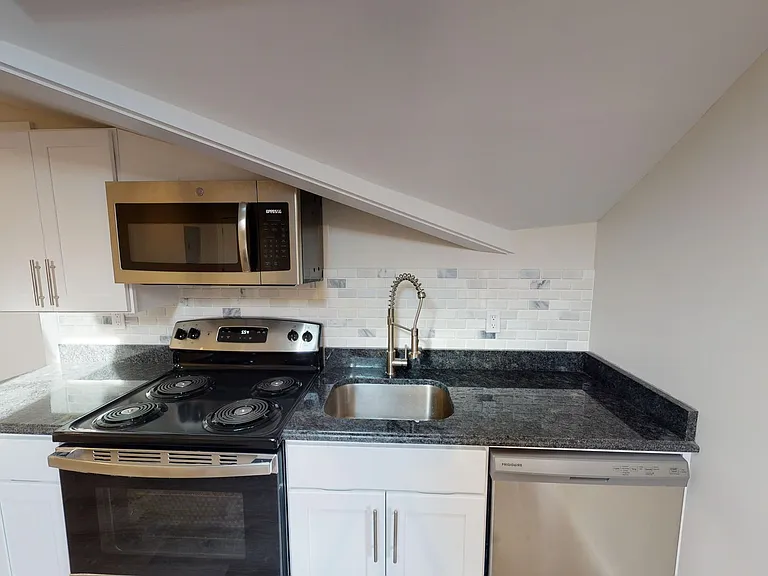 539 Orange St — Photo 9