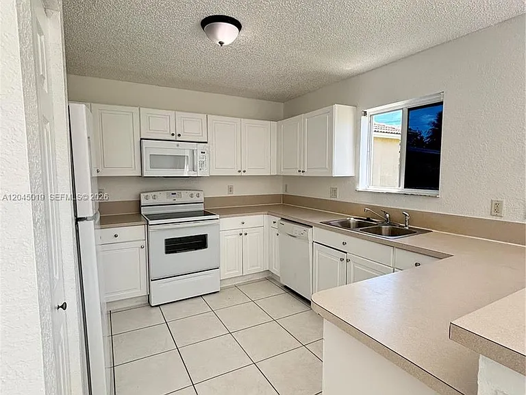 21339 SW 87th Ct — Photo 28
