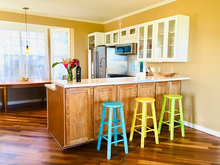 Kitchen & Dining