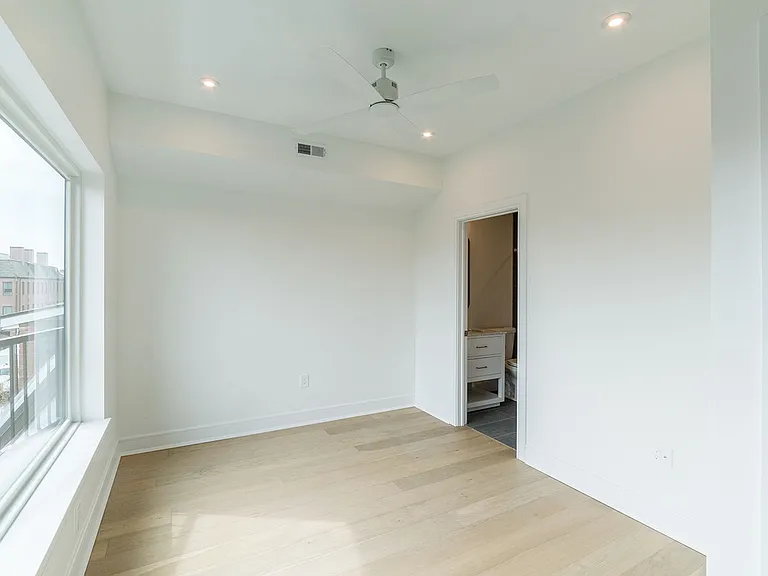 125 South Street — Photo 17