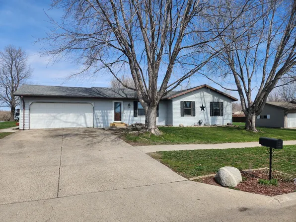 1001 Fairview St, Marshall, MN 56258