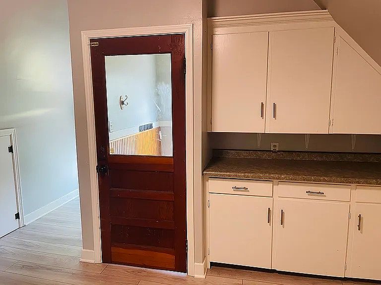Kitchen 3 + Entrance