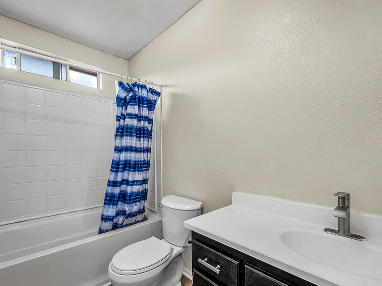 5231 Huntington Dr N #4 — Photo 10