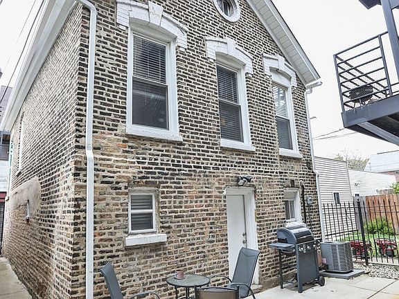 2nd image of 1056 N Hermitage Ave #Ch